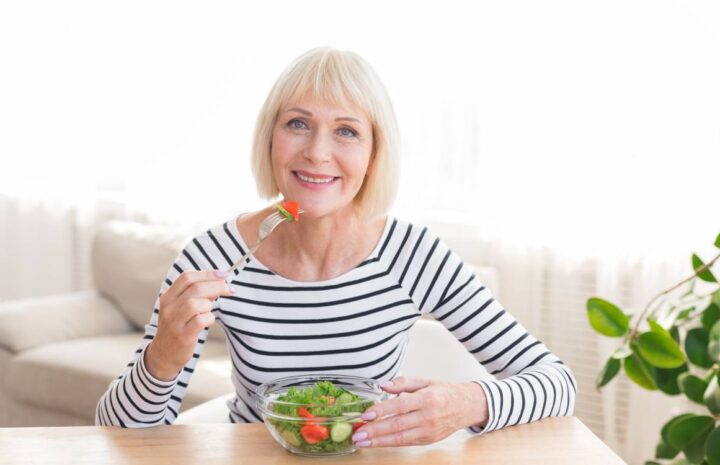 Po menopauzie schudnij dzięki diecie wysokobiałkowej, ćwiczeniom siłowym i redukcji stresu